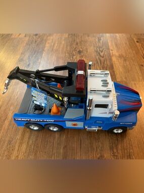Funrise - Mighty Fleet Mighty Motorized
Tow Truck